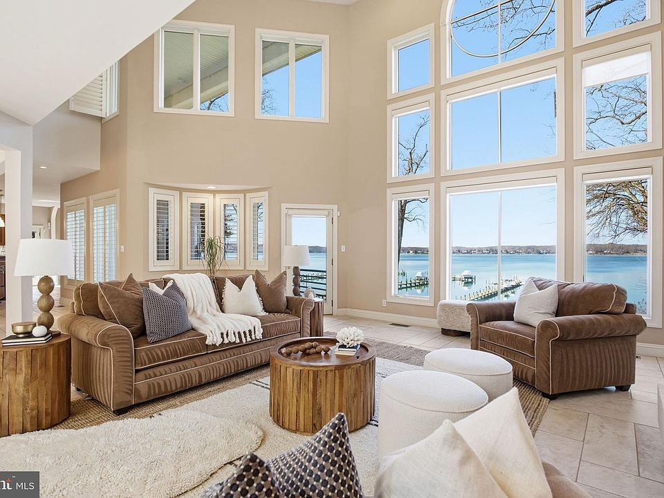 1st image of 922 Old County Rd