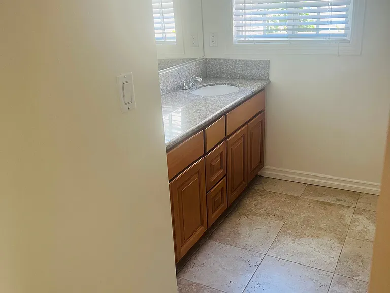 5404 Robinhood Ave — Photo 7