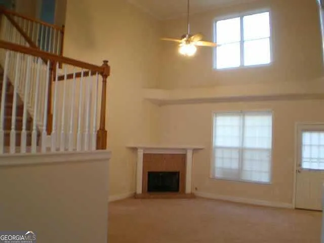 4 bed, 2.5 bath, 2324 sqft, $2,475 — Photo 3