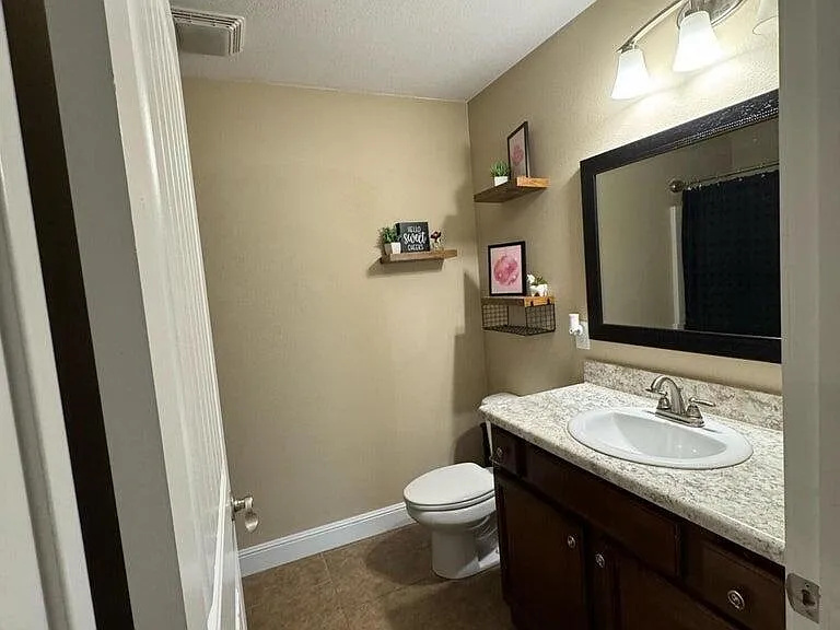 2425 S Kentucky Ave — Photo 7