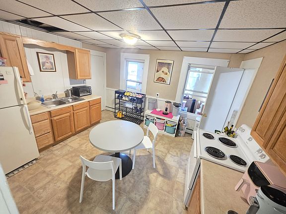 2nd image of 139 Greenwood St #2