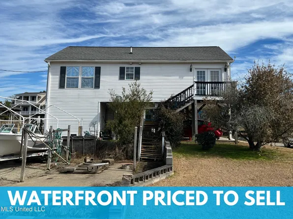 818 Primrose Dr, Bay Saint Louis, MS 39520