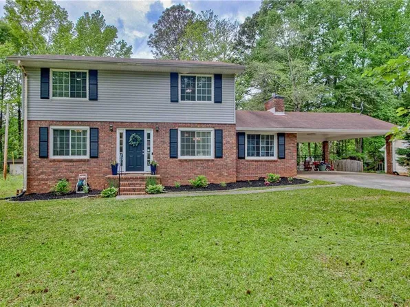 10 Eastwood Dr, Newnan, GA 30265