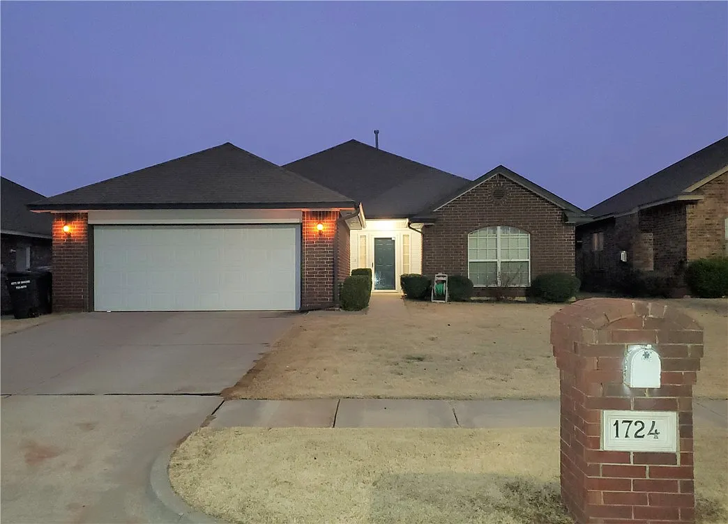 1724 SW 31st St, Moore, OK 73160 | Zillow