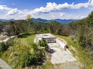 2704 Indigo Ln, Sevierville, TN 37862