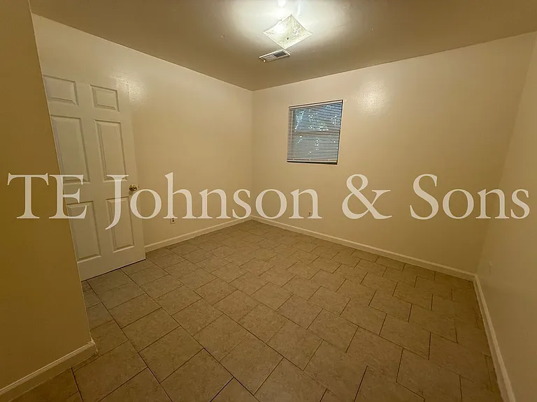 1606 Oak Croft Dr #D — Photo 8