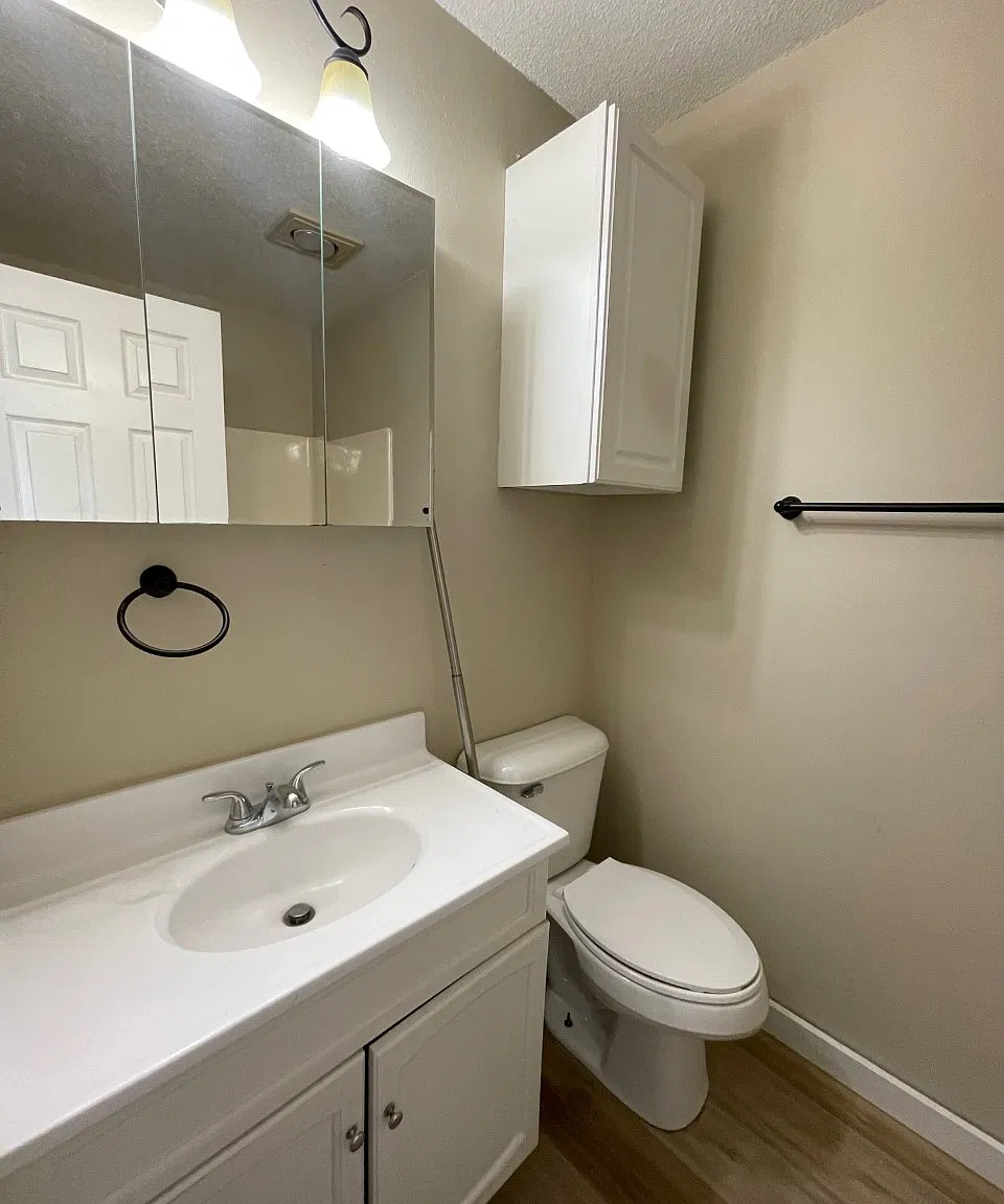 2 bed, 100 sqft, $850 — Photo 1