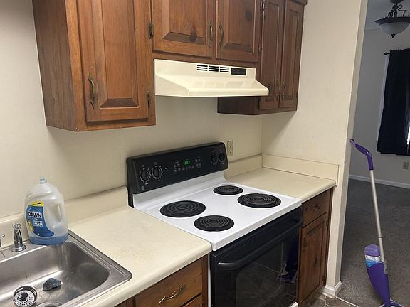 4th image of 2504 Hyde Cir APT A
