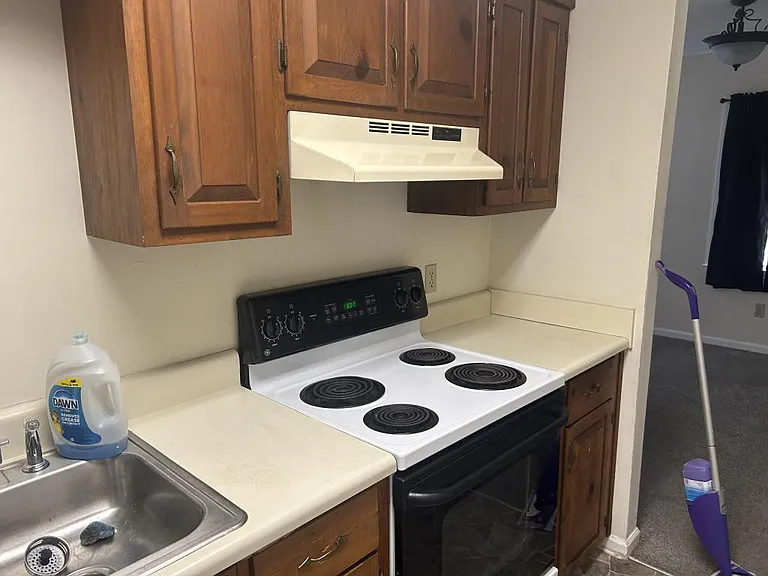 2504 Hyde Cir #A — Photo 4