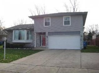 1815 E Camp McDonald Rd, Mount Prospect, IL 60056