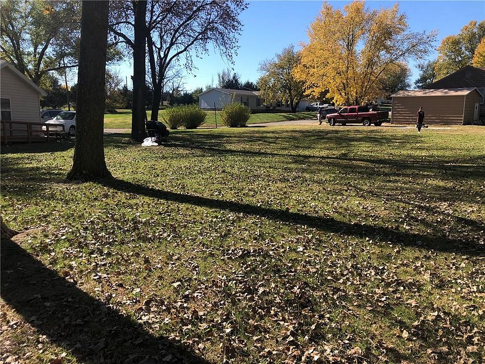 2nd image of 216 Sunset Dr