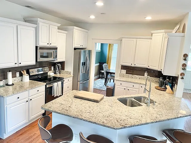 Building Photo - 208 Clouter Creek Dr