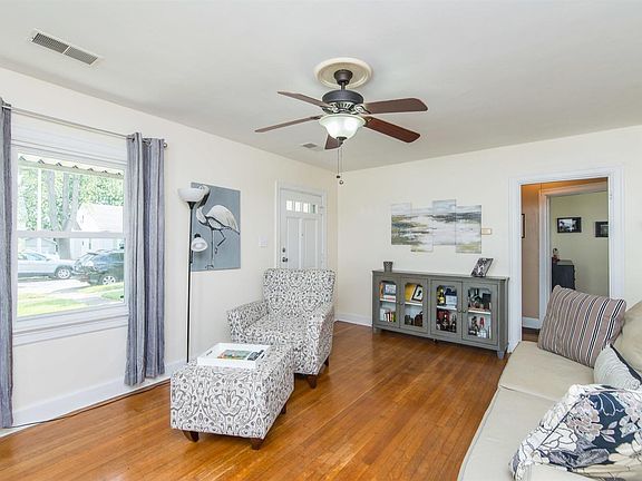 4th image of 1620 Courtney Ave