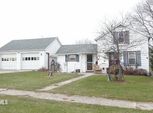 324 S Main St, Pearl City, IL 61062