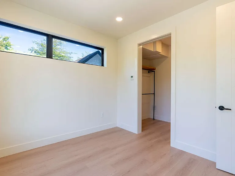 822 W 22nd Ave — Photo 51