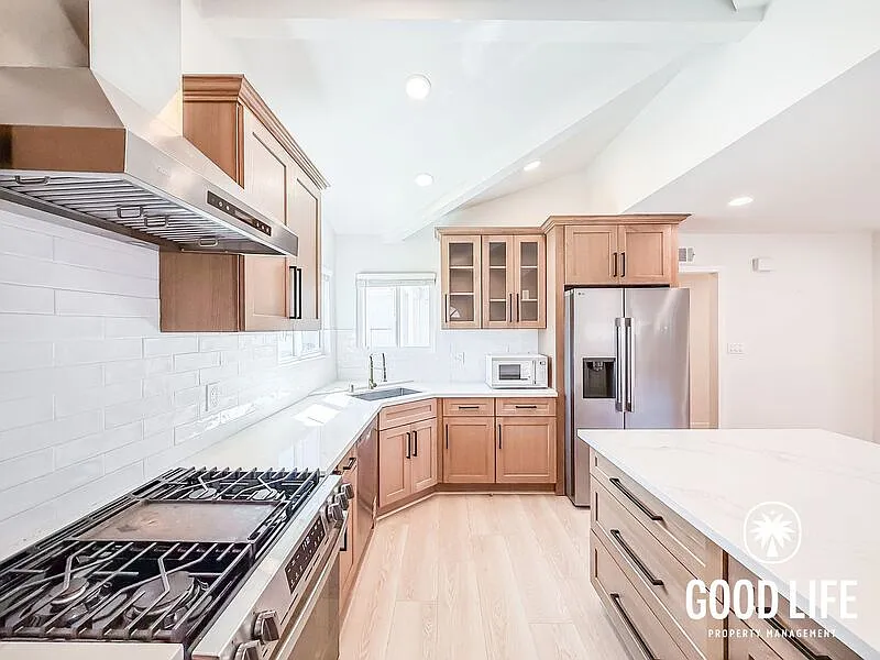 4 bed, 2.0 bath, 1272 sqft, $4,450 — Photo 2