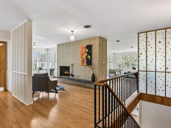 2595 Vale Crest Rd, Golden Valley, MN 55422