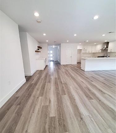 5th image of 3837 Lake Trail Dr
