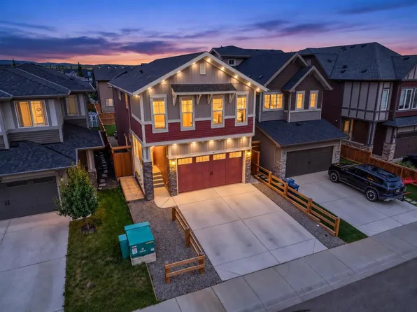 65 NE Morgan St, Cochrane, AB T4C 2R6