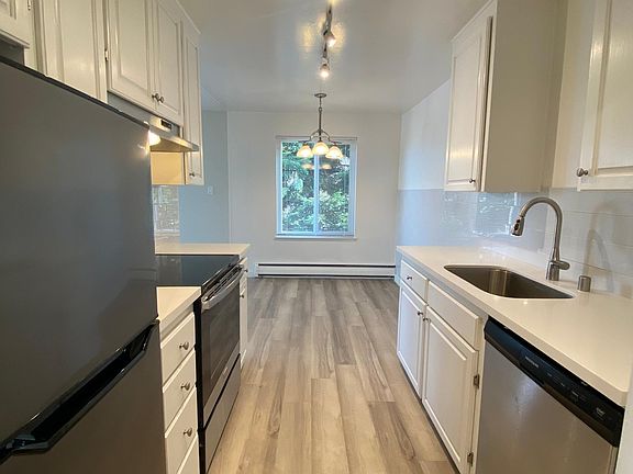 4th image of 1737 Jackson St APT 301