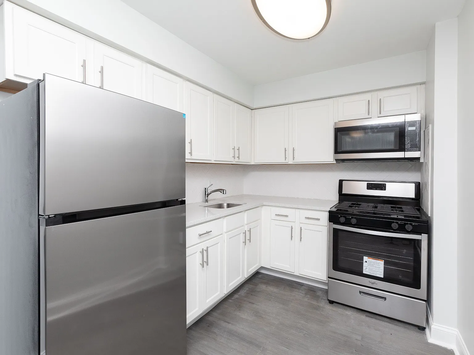 Oxford Apartments — Photo 4