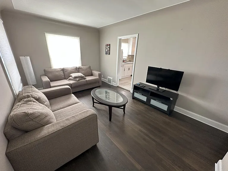 21503 Collingham Ave — Photo 8