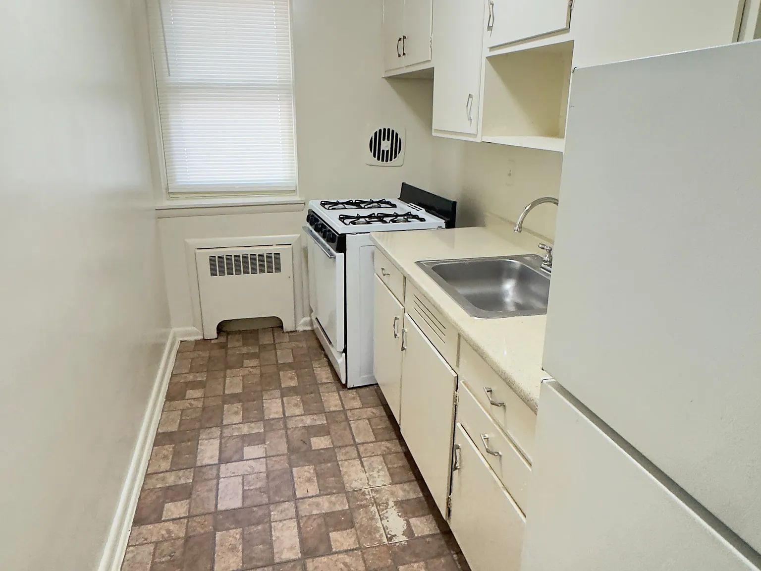 1 bed, 600 sqft, $1,256 — Photo 2
