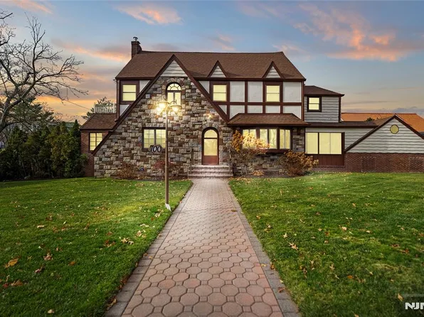 700 Carroll Pl, Teaneck, NJ 07666