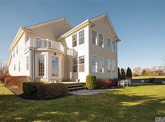 10 Tyler Dr — Photo 2