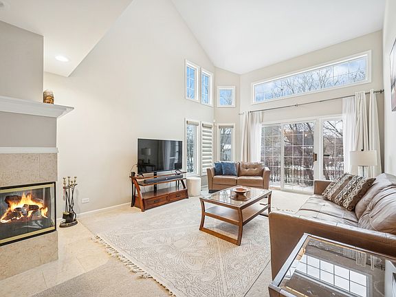 2nd image of 1053 N Glenview Ct