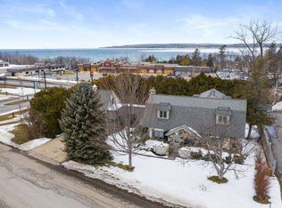 825 Arlington Ave, Petoskey, MI 49770