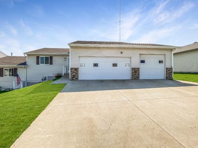 1717 Foothills Rd SW #8, Minot, ND, 58701