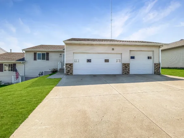 1717 Foothills Rd SW #8, Minot, ND 58701