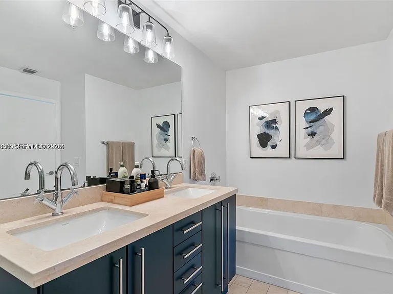 79 SW 12th St #2204 — Photo 15