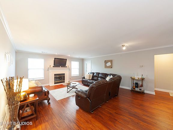 2nd image of 1429 Greens Ct