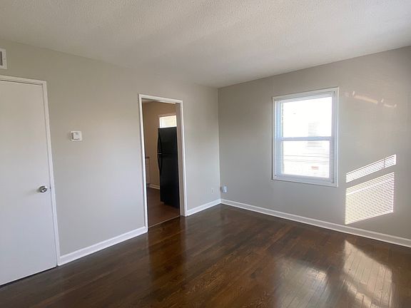 3rd image of 9512 Charlotte St #1