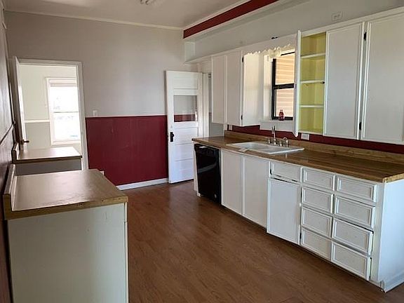 5th image of 914 S Neches St