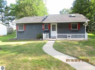 525 Lakewood Dr, East Tawas, MI 48730