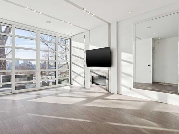 4th image of 530 Crescent Rd NW