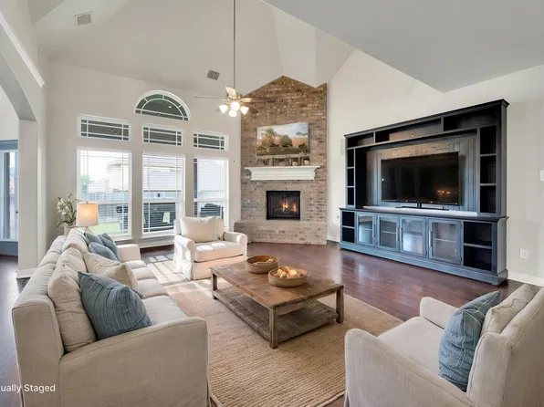 1611 Montelena Ave, Kennedale, TX 76060