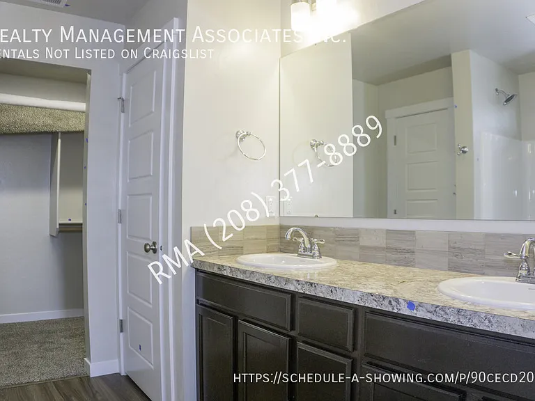 5040 N Elmstone Ave #AVE — Photo 6