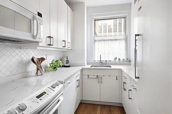 Rented by Level Group | media 8