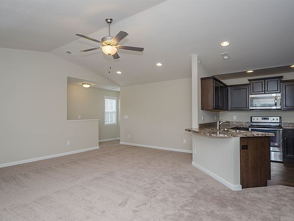 5th image of 890 Yorkshire Dr #14-300