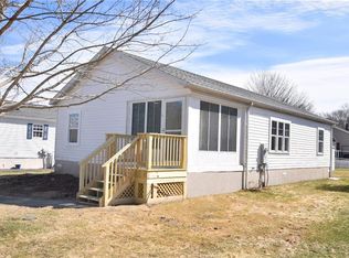 15 Bluebird Dr, Tiverton, RI 02878