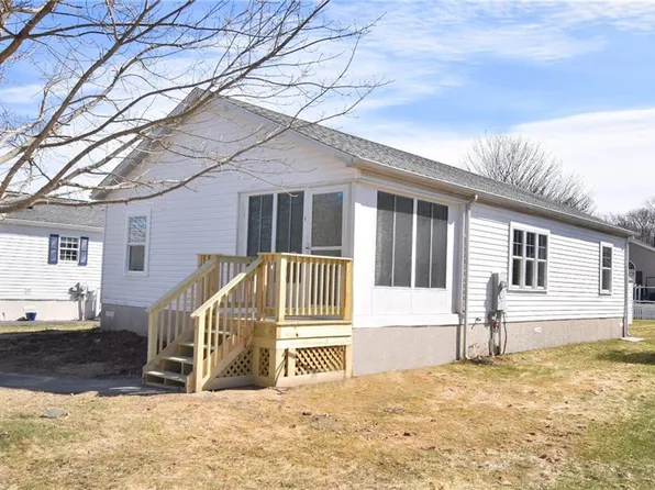 15 Bluebird Dr, Tiverton, RI 02878