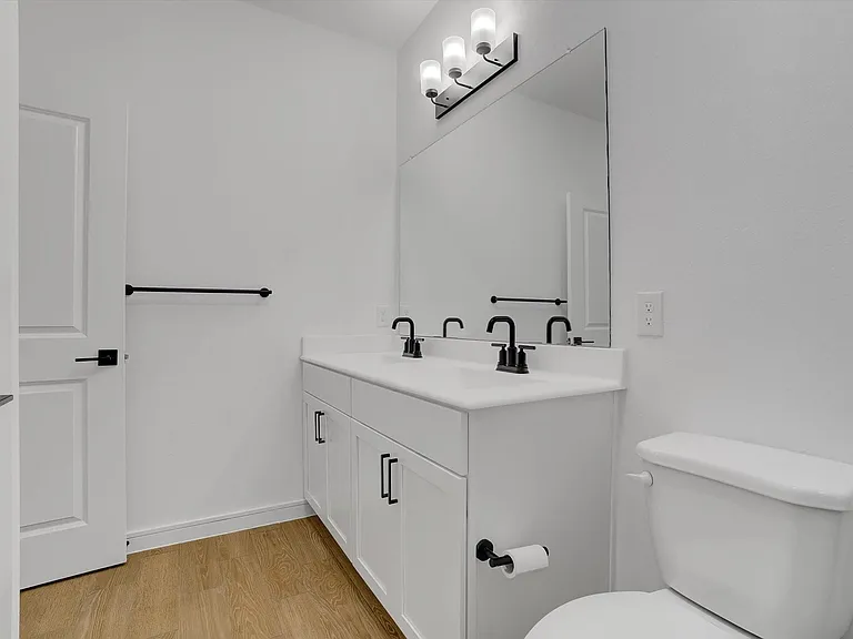8438 Bay Ridge Cir — Photo 18