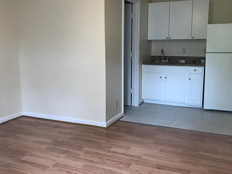 1017 Grove St #C — Photo 3