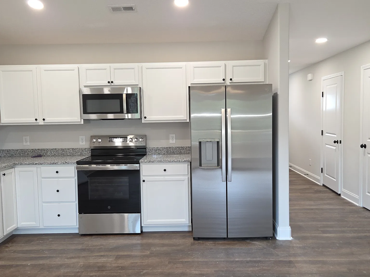 2 bed, 1000 sqft, $2,000 — Photo 4