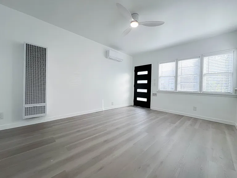 1506 1/2 Maple St #1506 — Photo 3