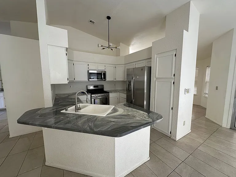 1585 Rowan Tree Dr — Photo 2